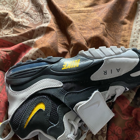 Air Nikes - Picture 5 of 6